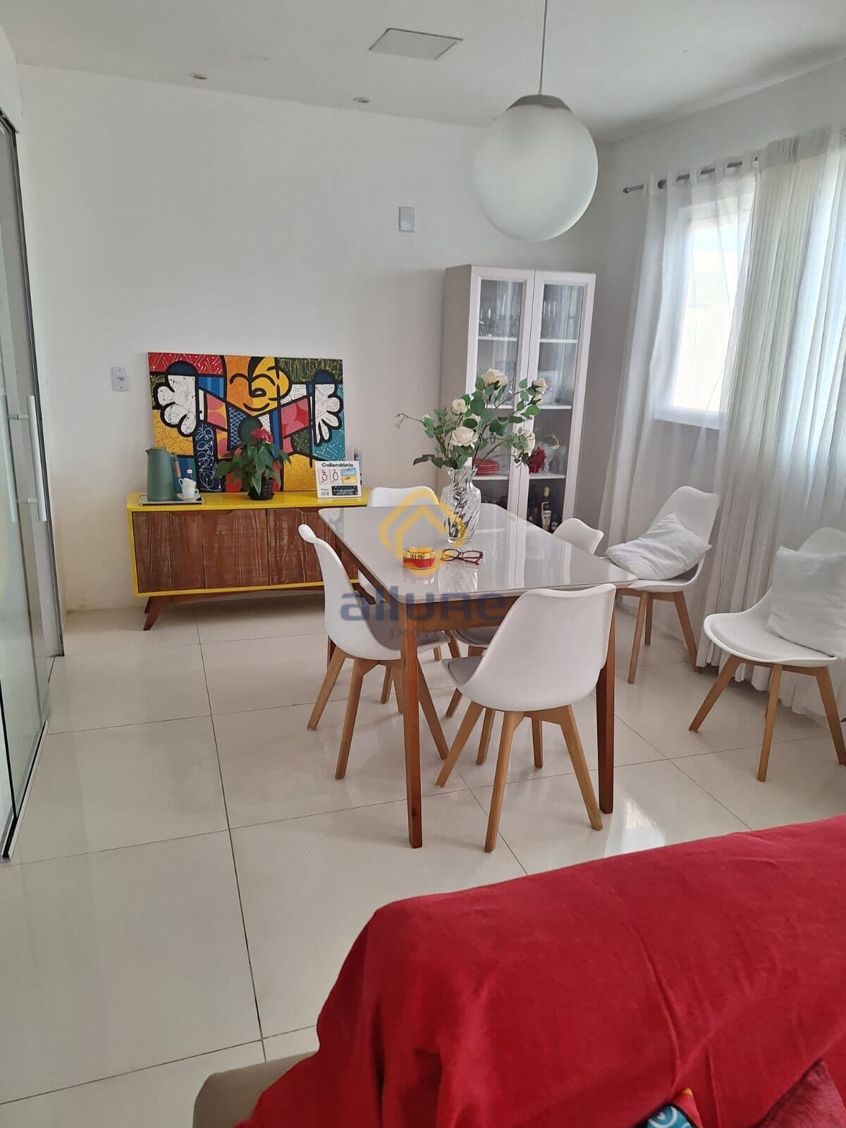 Casa semimobiliada no Condominio Terra Nova.