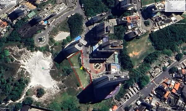 VENDE-SE TERRENO PRÓPRIO COM 2.100 M², RESULTANTE DA UNIFICAÇÃO DE TRÊS LOTES, LOCALIZADO NA RUA DAS PATTIVAS, IMBUI