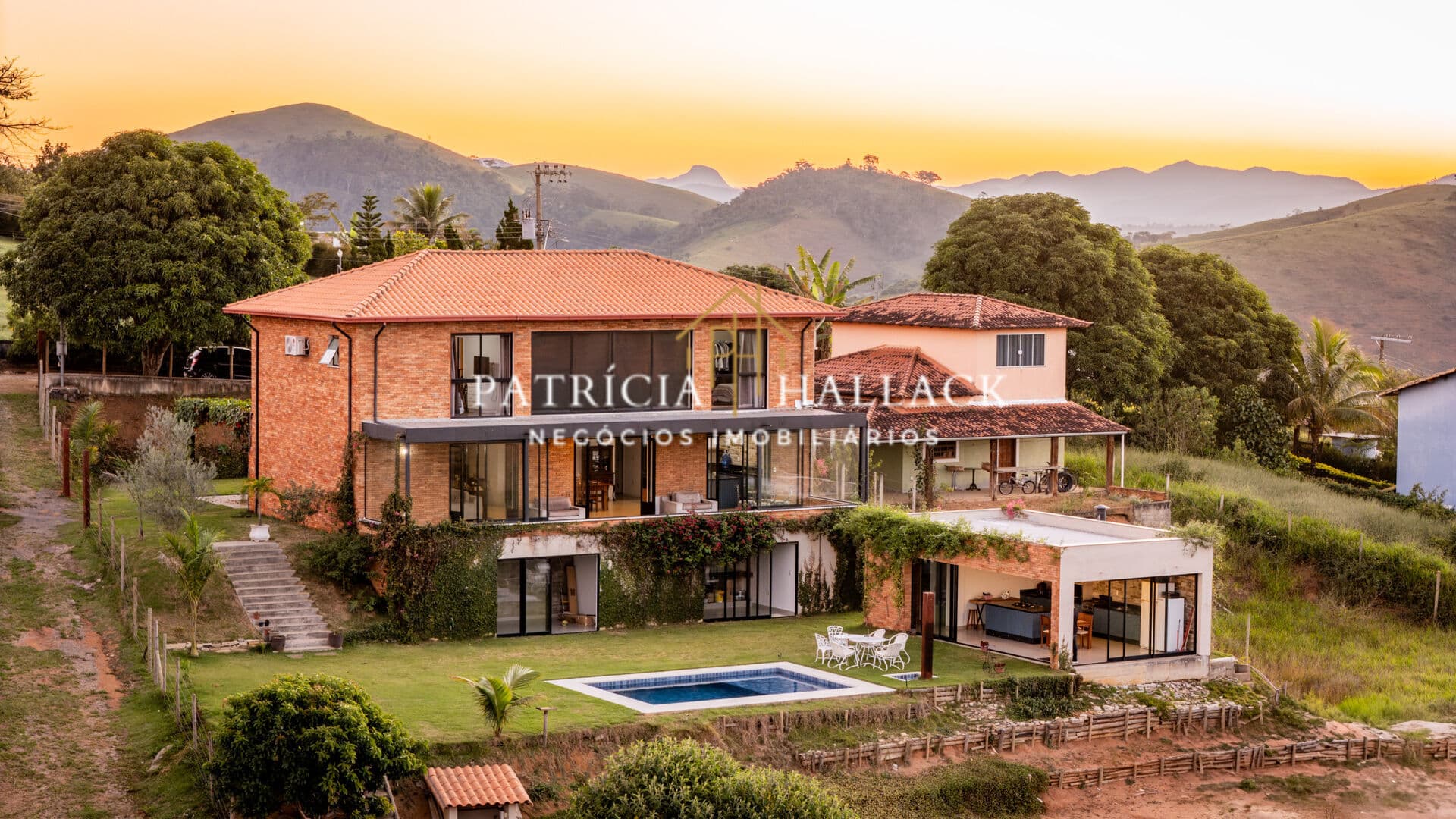 CASA - CONDOMÍNIO EM SIMÃO PEREIRA