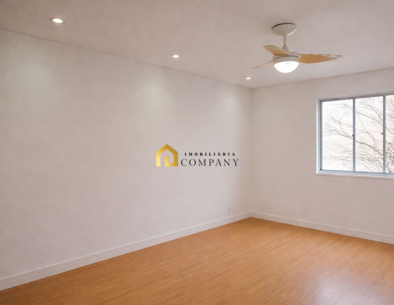 Apartamento na Av. General Carneiro.