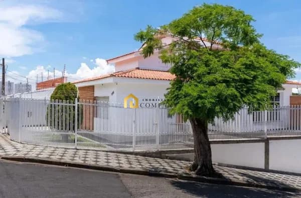 Casa assobrada Imponente e elegante em bairro nobre de Sorocaba SP