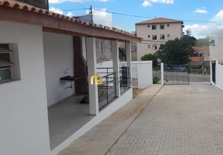 Casa geminada localizada no bairro Jardim Maria Lucia-Votorantim/SP