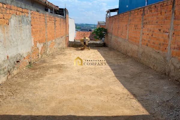 Terreno plano, todo fechado, pronto para construir no Jardim Nilton Torres em Sorocaba/SP