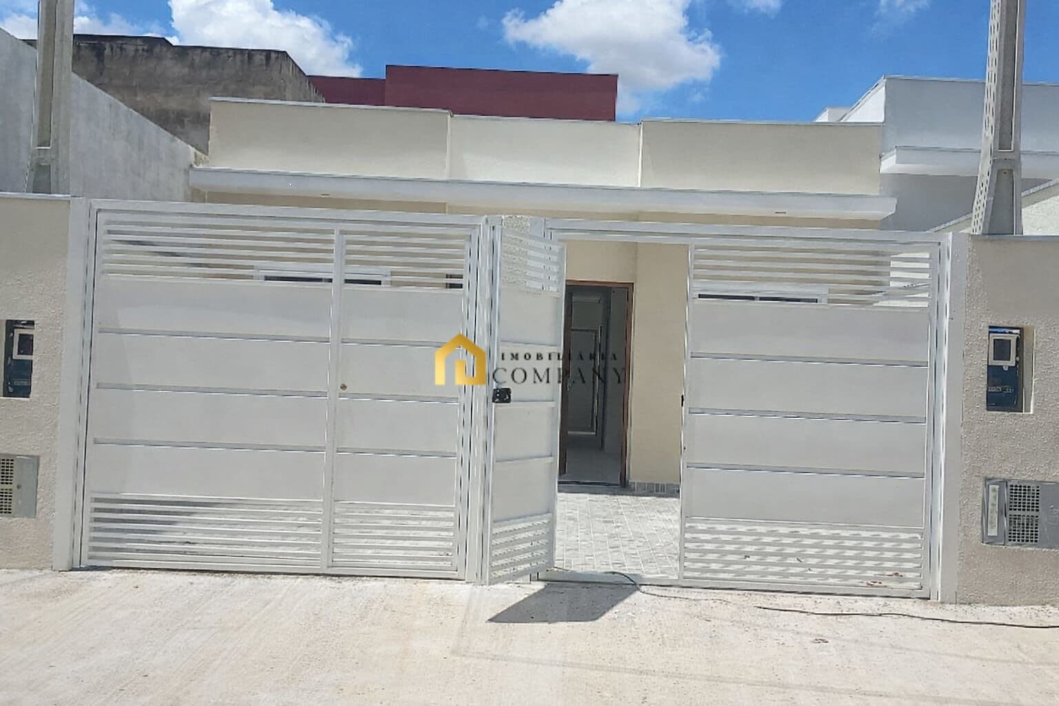 Casa térrea com 02 quartos no Jardim Santa Paula II na zona norte de Sorocaba-SP.