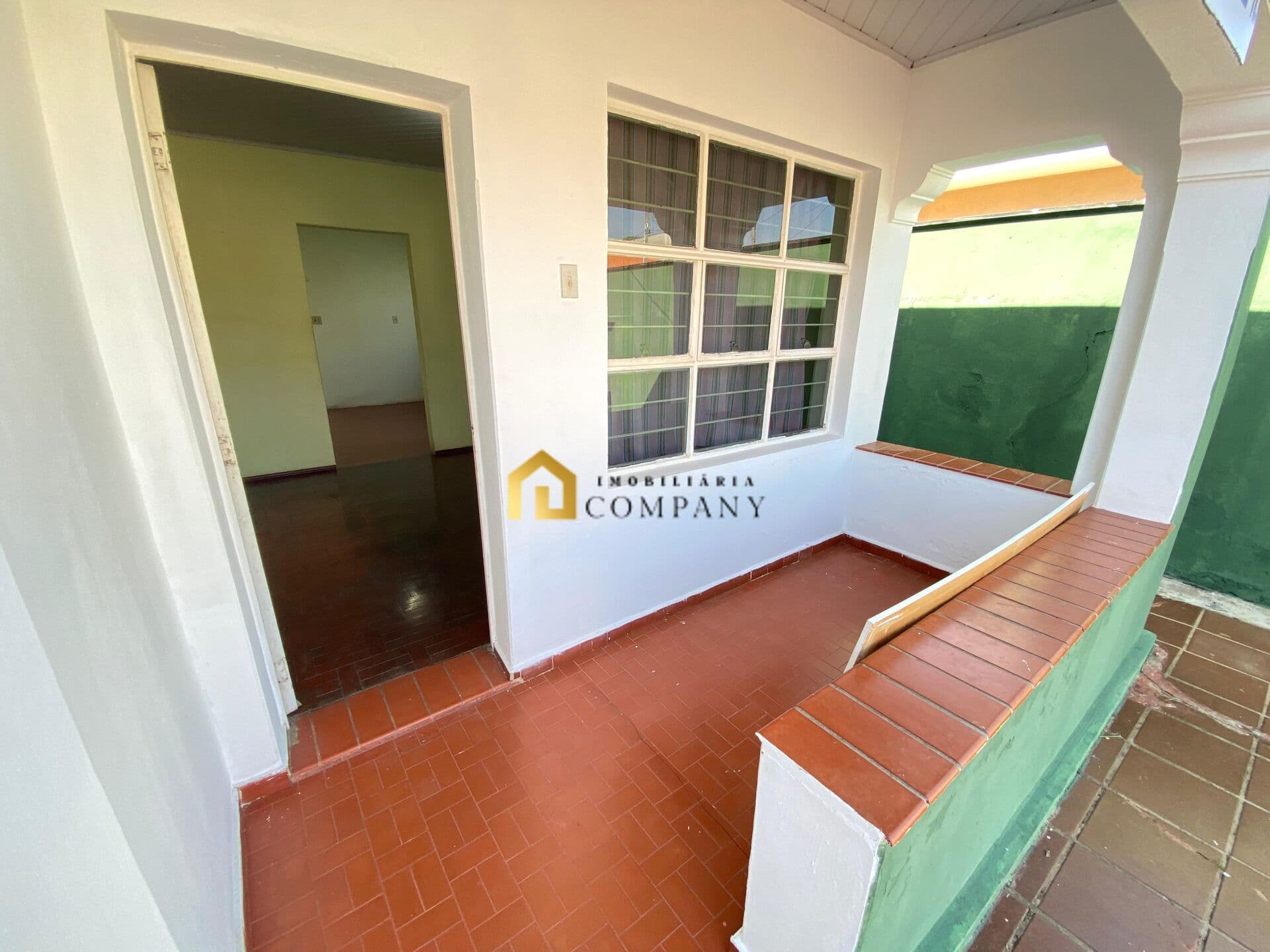 Casa térrea à venda com 02 quartos, 02 banheiros e duas vagas de garagem, no bairro Divino - Sorocaba/SP