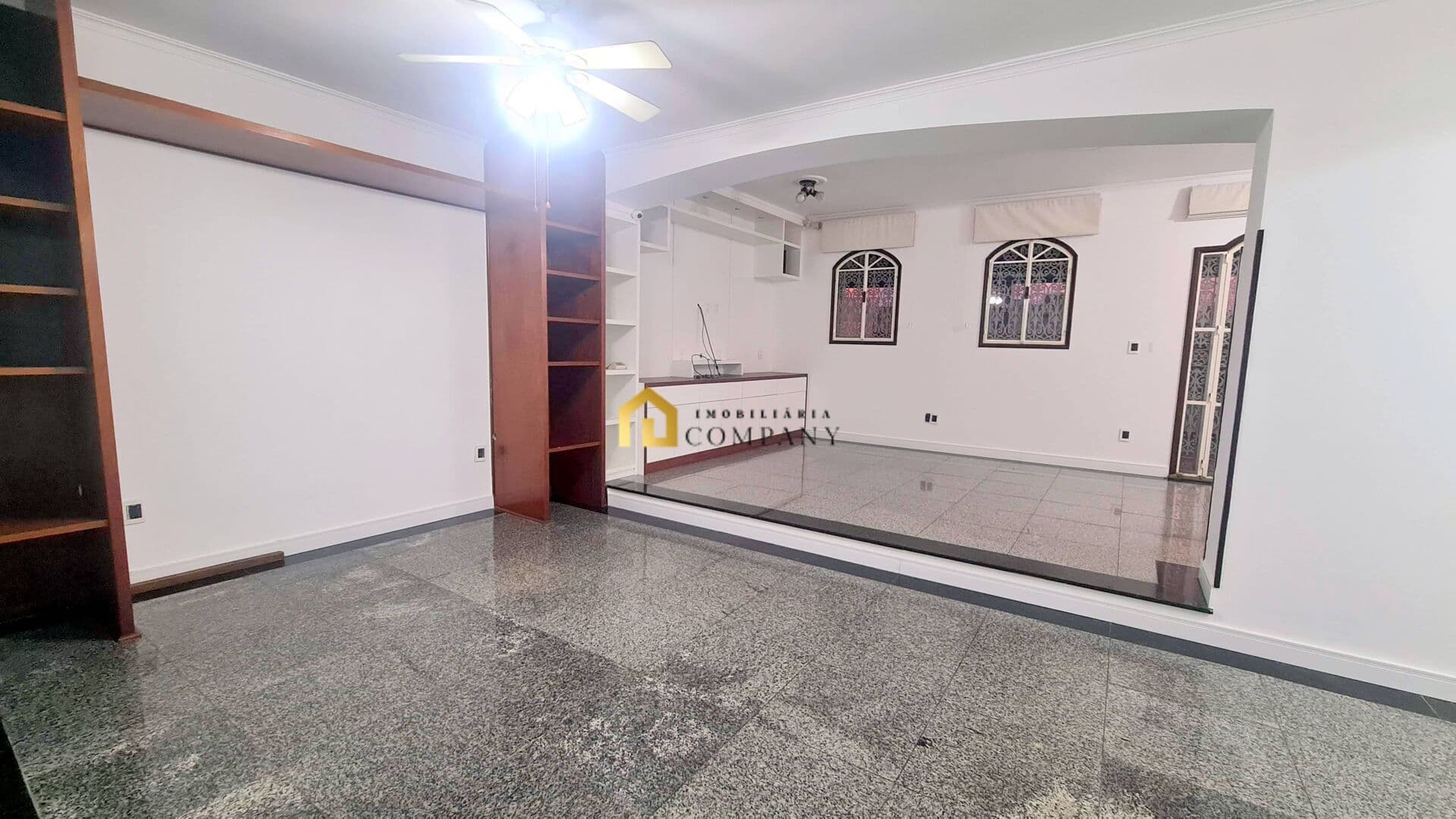 Casa assobradada espaçosa no bairro Trujillo em Sorocaba/SP