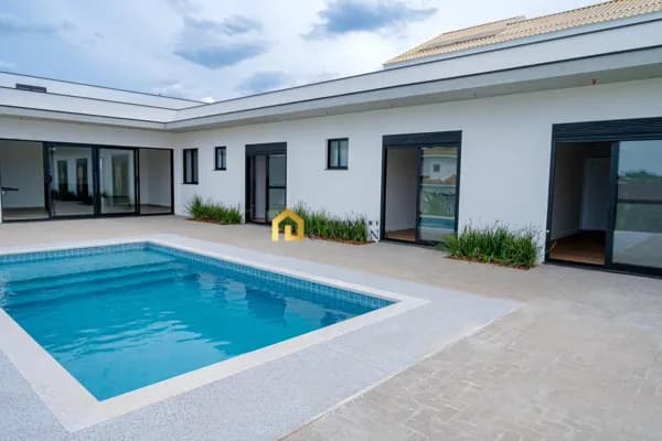 Casa térrea no prestigiado Condomínio Saint Charbel em Araçoiaba da Serra/SP