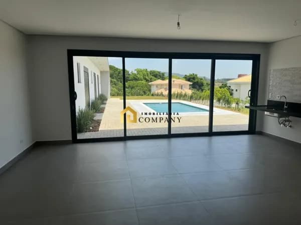 Casa térrea no prestigiado Condomínio Saint Charbel em Araçoiaba da Serra/SP