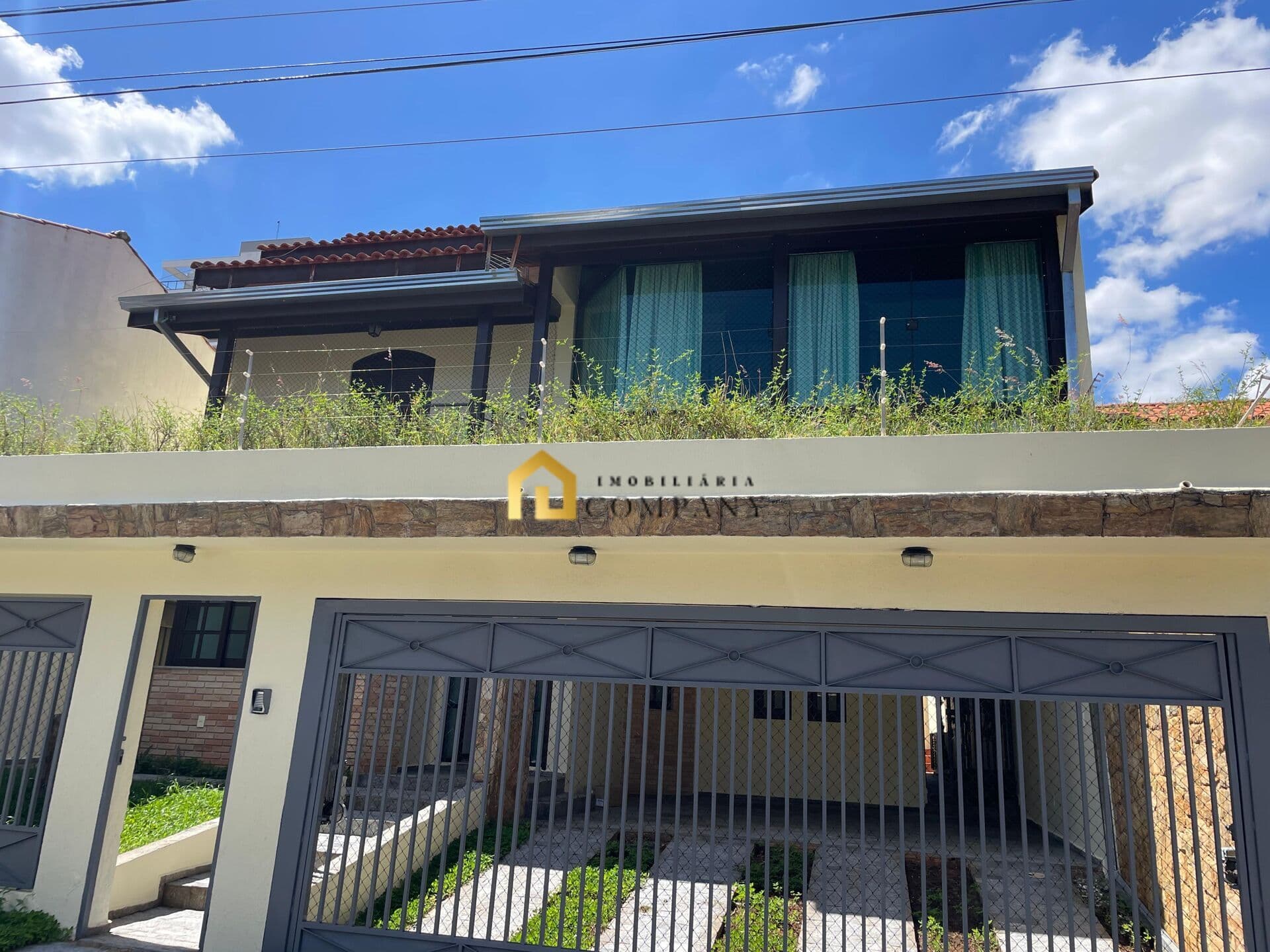 Sobrado 460 m² com piscina no Jardim Pagliato – ideal para residência, clínica ou escritório