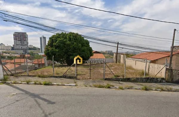 Terreno no Jardim Icatu – Espaço Ideal para Construir ou Investir!