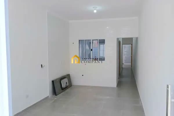 Casa térrea á venda em rua pública, no Parque São Bento, Zona Norte, em Sorocaba/SP.