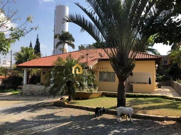 Chácara no Jardim Celeste, com 3 casas, á 5 minutos do centro de Sorocaba/SP