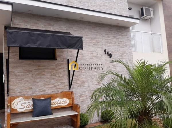 Casa térrea à venda em Condomínio fechado.
