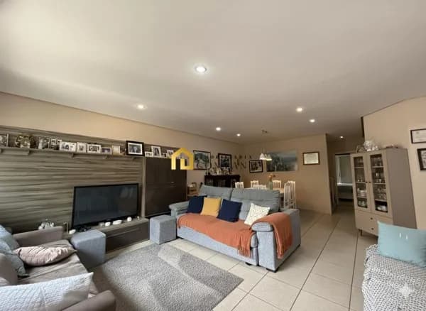 Sobrado com 4 quartos no Condomínio Villa dos Inglezes.