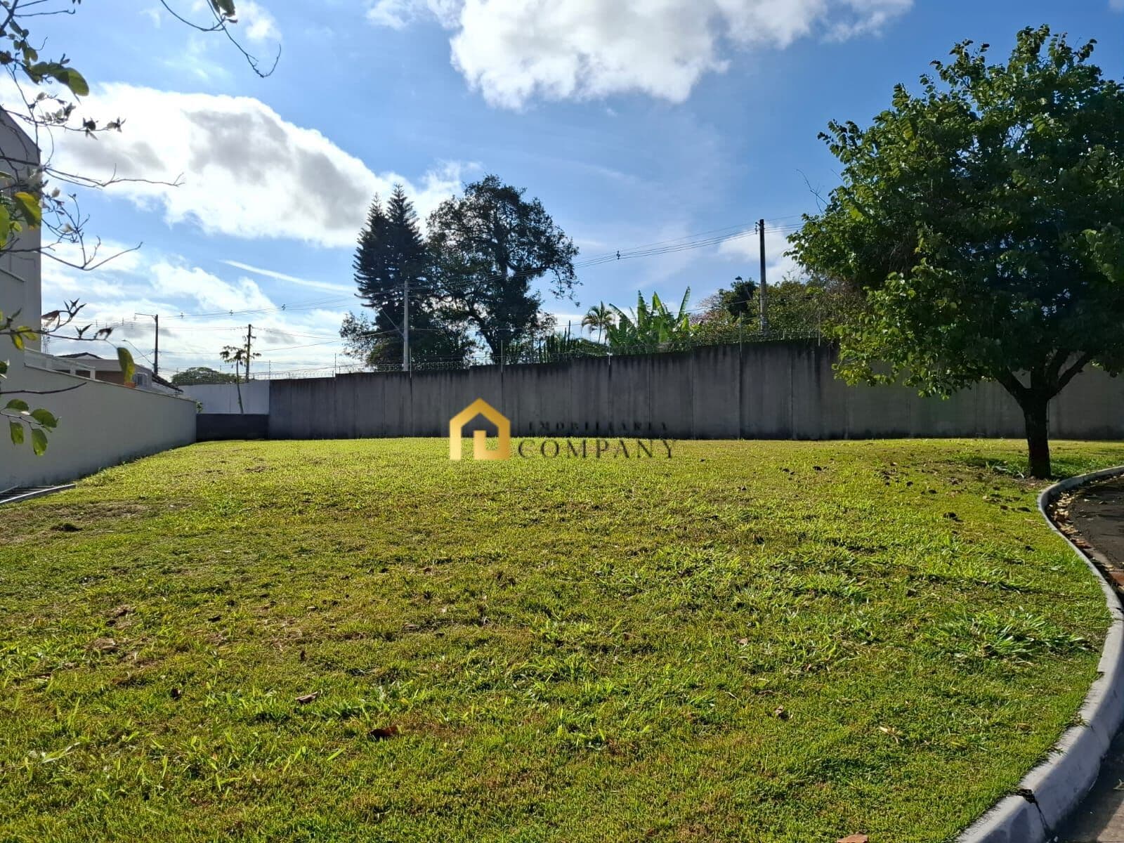 Terreno de Esquina no Lago da Serra – Excelente Localização e Muito Verde em Araçoiaba da Serra