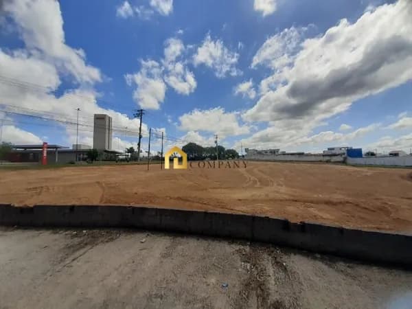 Área com Topografia Plana na Av. Itavuvu Pronta para Construir
