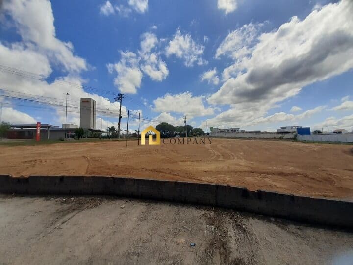 Área com Topografia Plana na Av. Itavuvu Pronta para Construir