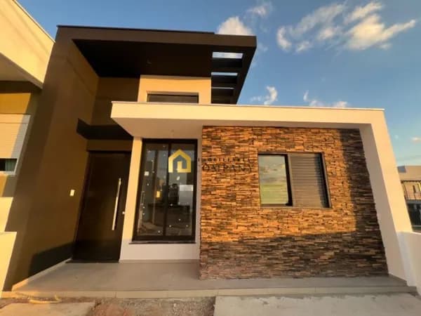 Casa a venda em Condomínio