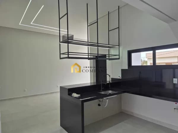 Belíssima Casa no Condomínio Villagio Wannel!!