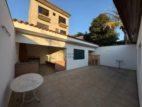 Sobrado Amplo no Jardim Clarice | Espaço, Conforto e Localização Privilegiada