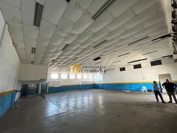 Galpão amplo á venda na Avenida General Carneiro em Sorocaba/SP