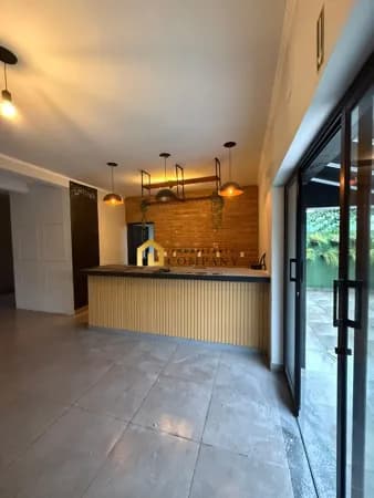 Casa comercial na Avenida Pereira da Silva em Sorocaba