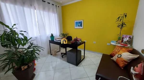 Casa assobradada à venda no Parque Esmeralda.