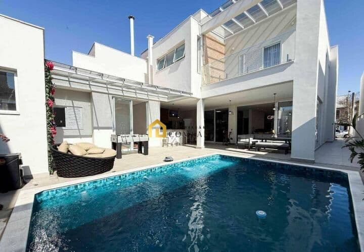 Casa em Condomínio com 6 dormitórios