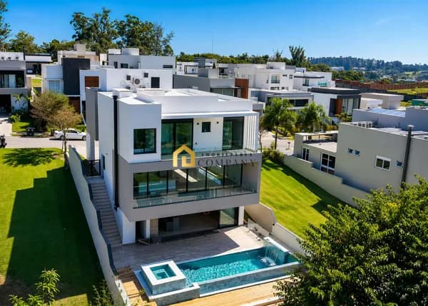 Sobrado no Condomínio Alphaville Nova Esplanada 1 em Votorantim/SP