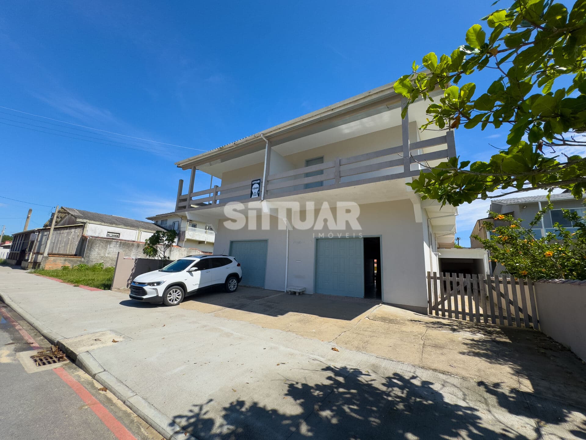 Prédio Residencial e Comercial à Venda — Praia do Sol, Laguna/SC