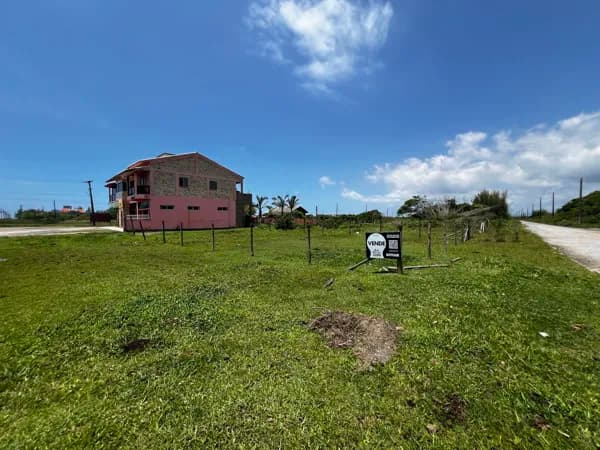 Lote com características comerciais em ITAPIRUBÁ.