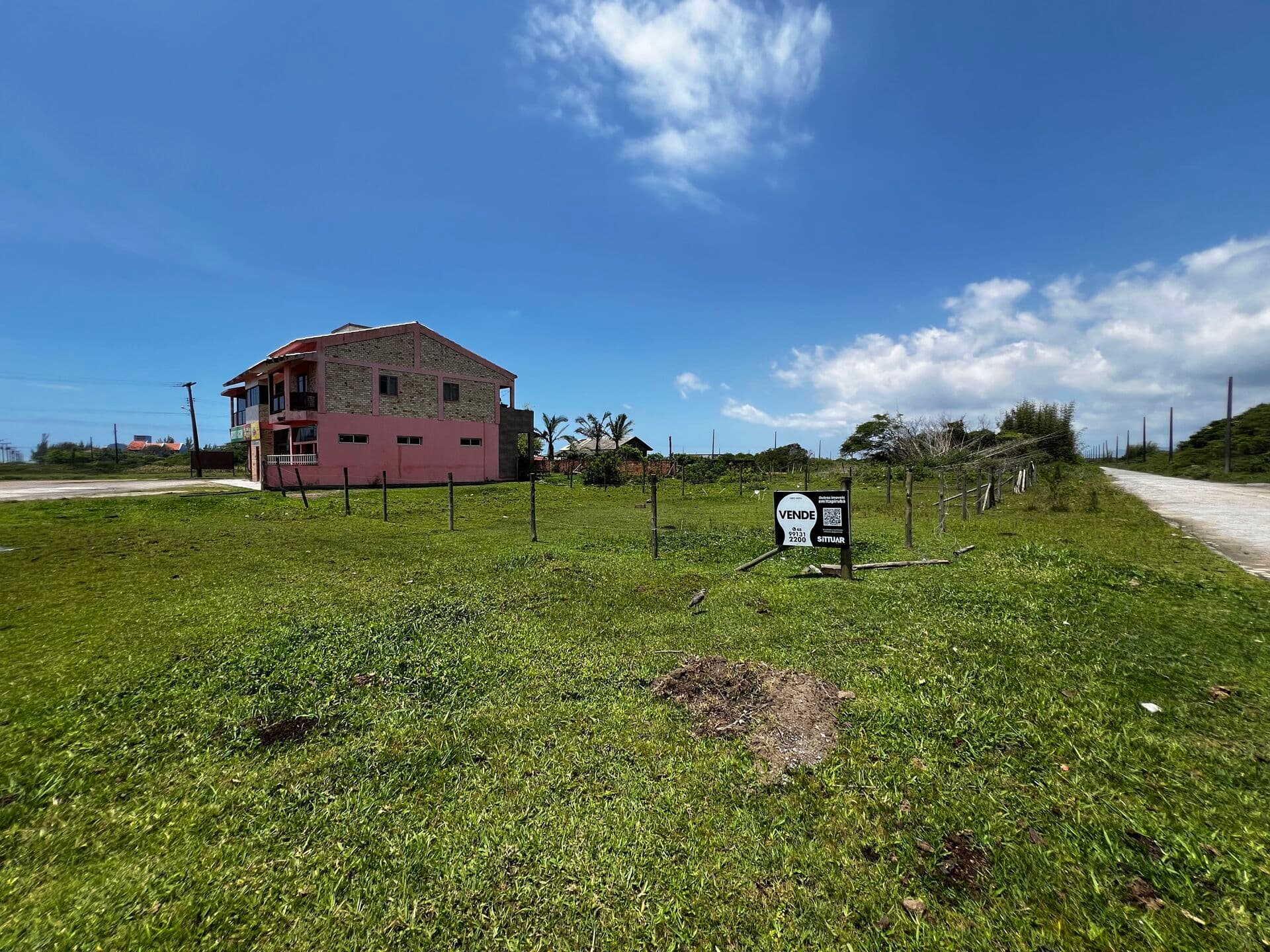Lote com características comerciais em ITAPIRUBÁ.