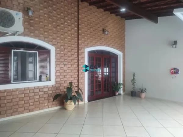 Casa em São José dos Campos - Jardim Satélite