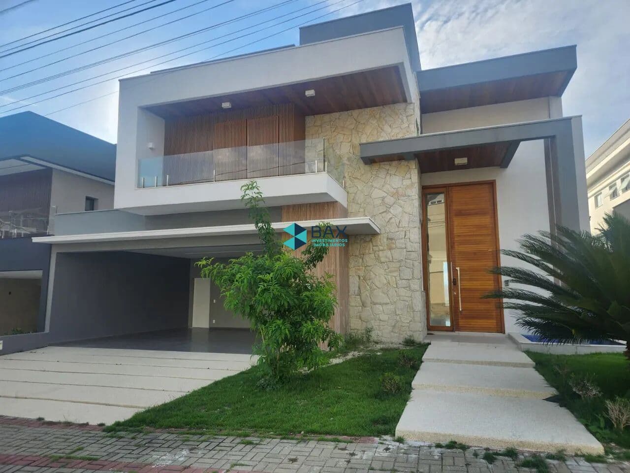 Sobrado Alto Padrão - Jaguary. - Urbanova - 489 m2 Terreno - 450 m2 Área Construída - 4 Suítes - 4 Vaga