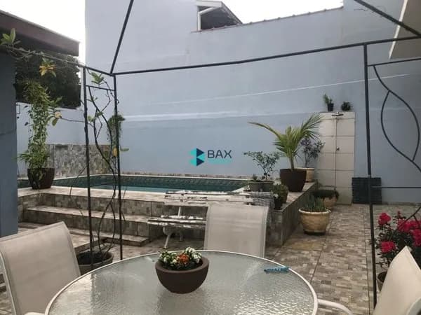 Casa em São José dos Campos - Jardim Valparaíba