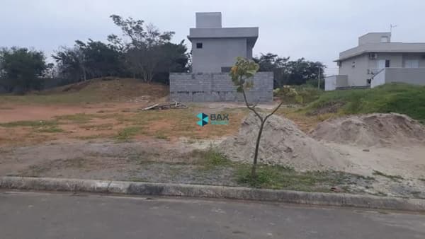 Lote/Terreno em Jacareí - Jardim América