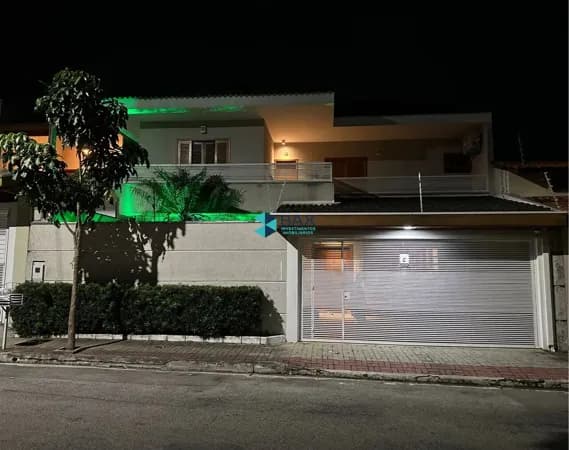 Sobrado - São Vicente - 125 m² Terreno - 155 m² Construída - 3 Dormitórios - 1 Suíte - 2 Vagas