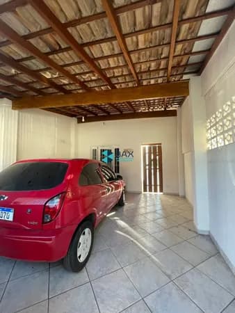 Casa - Bairro - 125 m² Terreno −70 m² Área Construída - 3 Dormitório - 2 Vaga