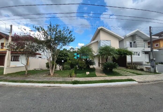 Sobrado - Residencial Floradas da Serra - Urbanova - 300 m² do Terreno - 288 m² Construída - 3 Dormitório - 1 Suíte - 4 Vaga