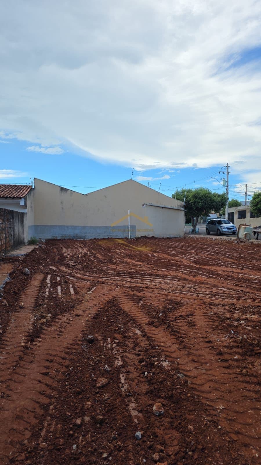 VENDE-SE TERRENO COMERCIAL ESQUINA !!!! 220 MIL