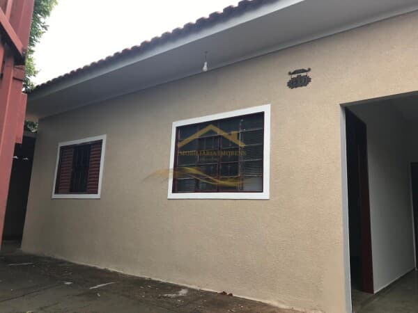 CASA ALUGA-SE BAIRRO ANA CÉLIA- 2 DORM. R$ 1.100,00
