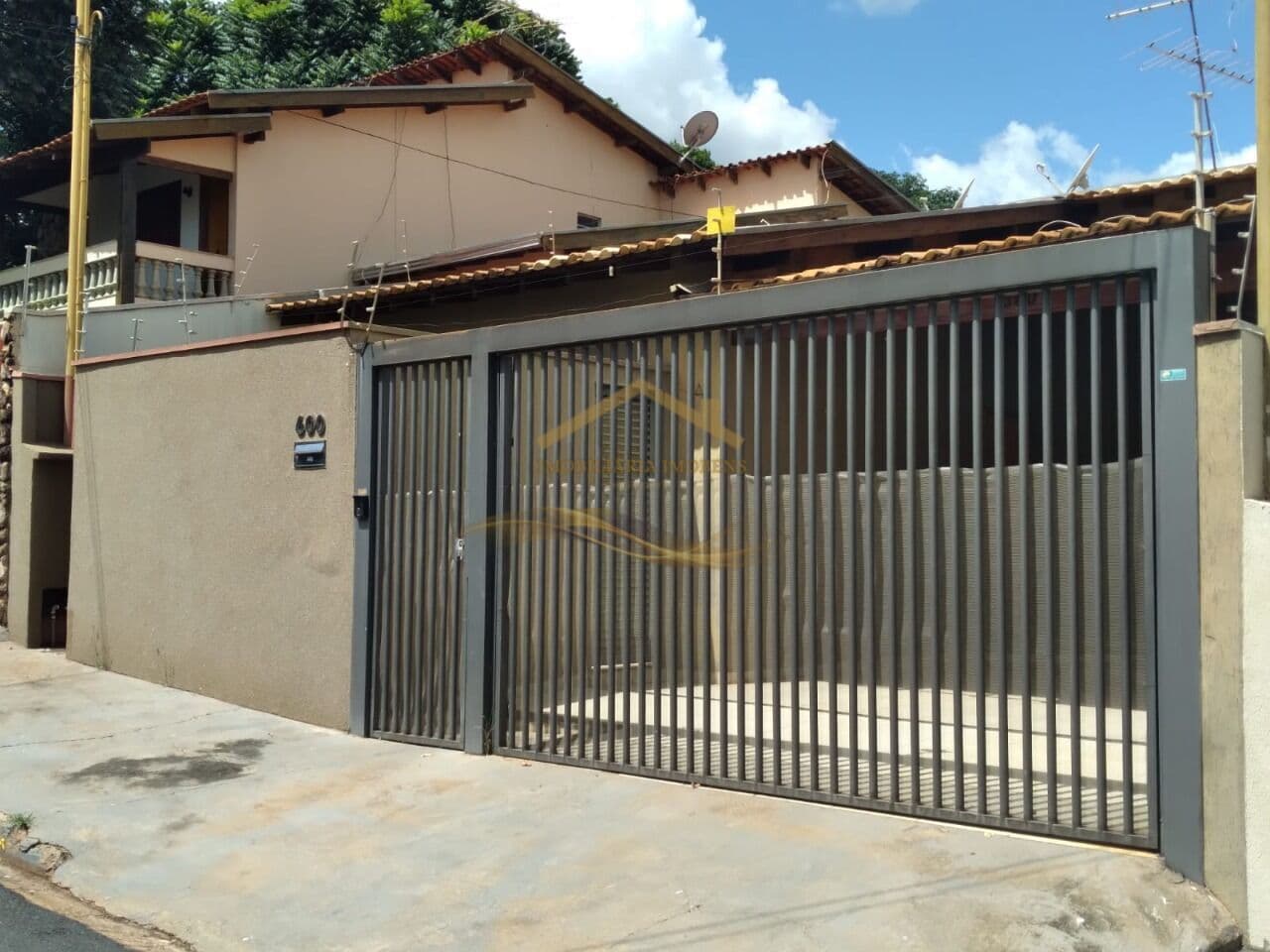 CASA VENDA VETORAZZO/LAUREANO TEBAR- R$ 480 MIL