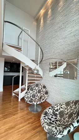 Apartamento Duplex em Moema de 1 Suíte com 2 Vagas - 74m² à Venda.