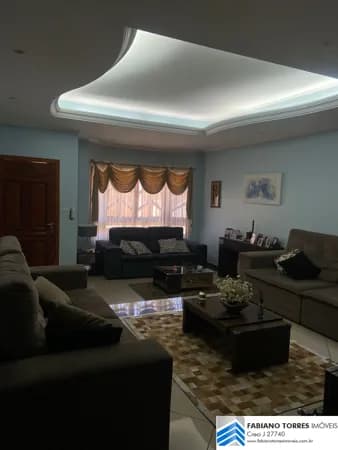 Sobrado no Bairro Campestre em Santo André com 3 suites e 5 vagas.
