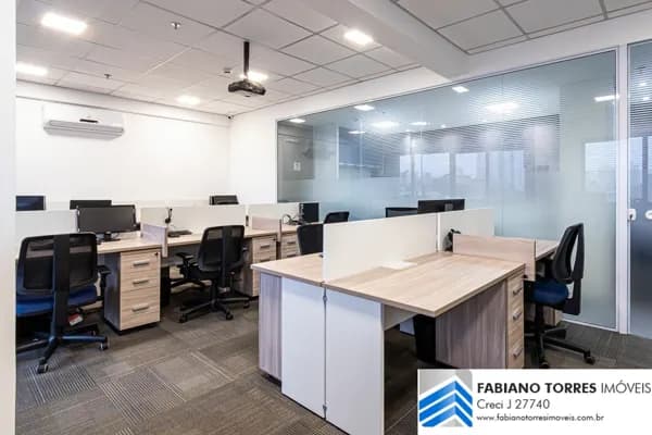 Sala comercial mobiliada com moveis de primeira linha.