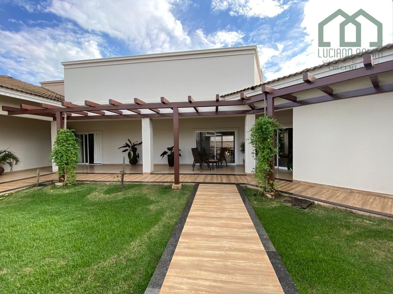 Casa Alto Padrão em Bom Jardim, Campos de Júlio/MT
