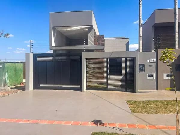Casa em Conjunto Residencial Monte Carlo, Dourados/MS