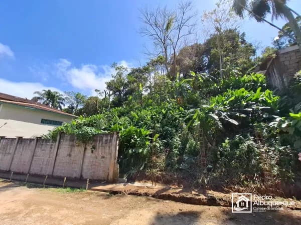 Terreno a venda em Ubatuba com vista mar na Praia da Enseasa. Terreno a venda na Praia da Enseada, Ubatuba-SP.