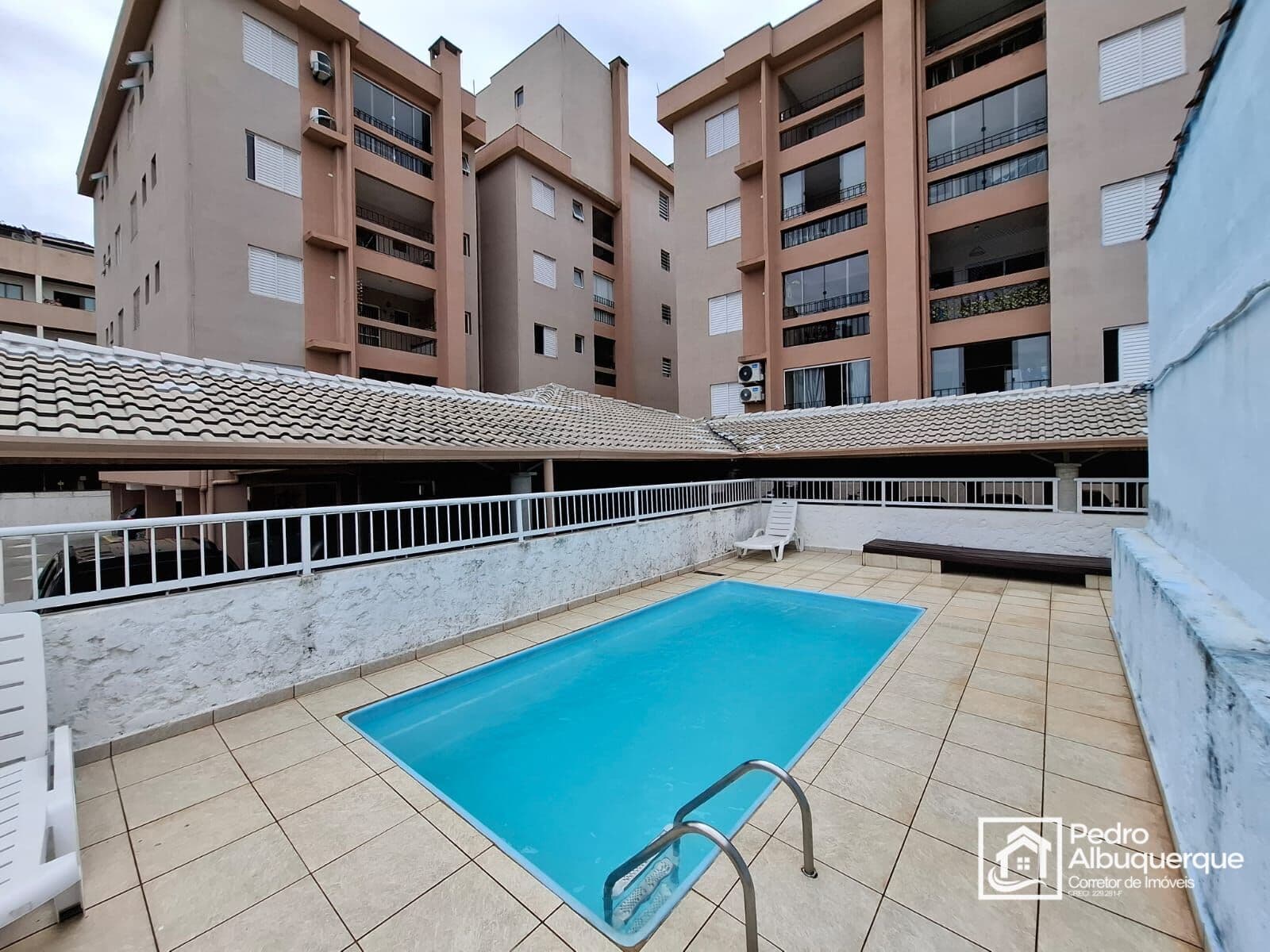 Apartamento Cobertura a venda no Condomínio Ubatuba Home com 2 dormitórios e varanda gourmet.
