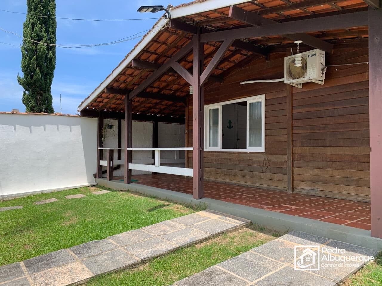 Casa a venda na Praia das Toninhas com 3 quartos e amplo quintal